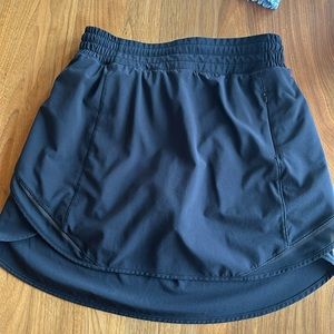 Lululemon Hotty Hot skirt, black, size 6 long